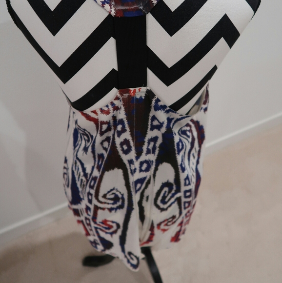 Printed Sleeveless Top - Picture 6 of 7